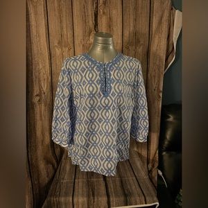 Vineyard Vines XL 3/4 sleeves. Worn a few times in great condition.